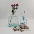 Recycler le vase en verre bleu pour le mariage